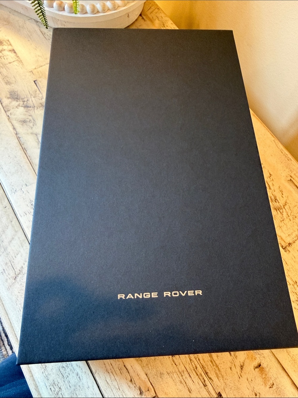 🖤 Genuine Range Rover Handover Pack - Picture 2 of 11